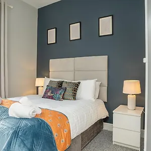 2 Bdr & 1 Bdr At Queens Uni By Breaks United Kingdom
